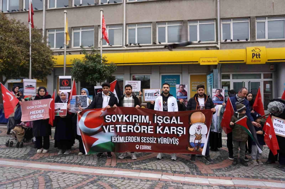 Edirne\'de Tıp Fakültesi Öğrencileri İsrail\'in Gazze İşgalini Protesto Etti