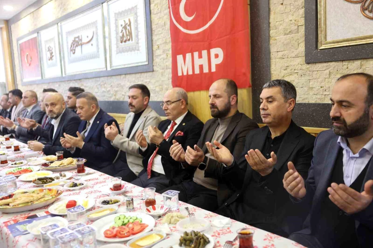 Gölbaşı Belediye Başkanı Ramazan Şimşek, Bayburt ve Artvinli vatandaşlar ile bir araya geldi
