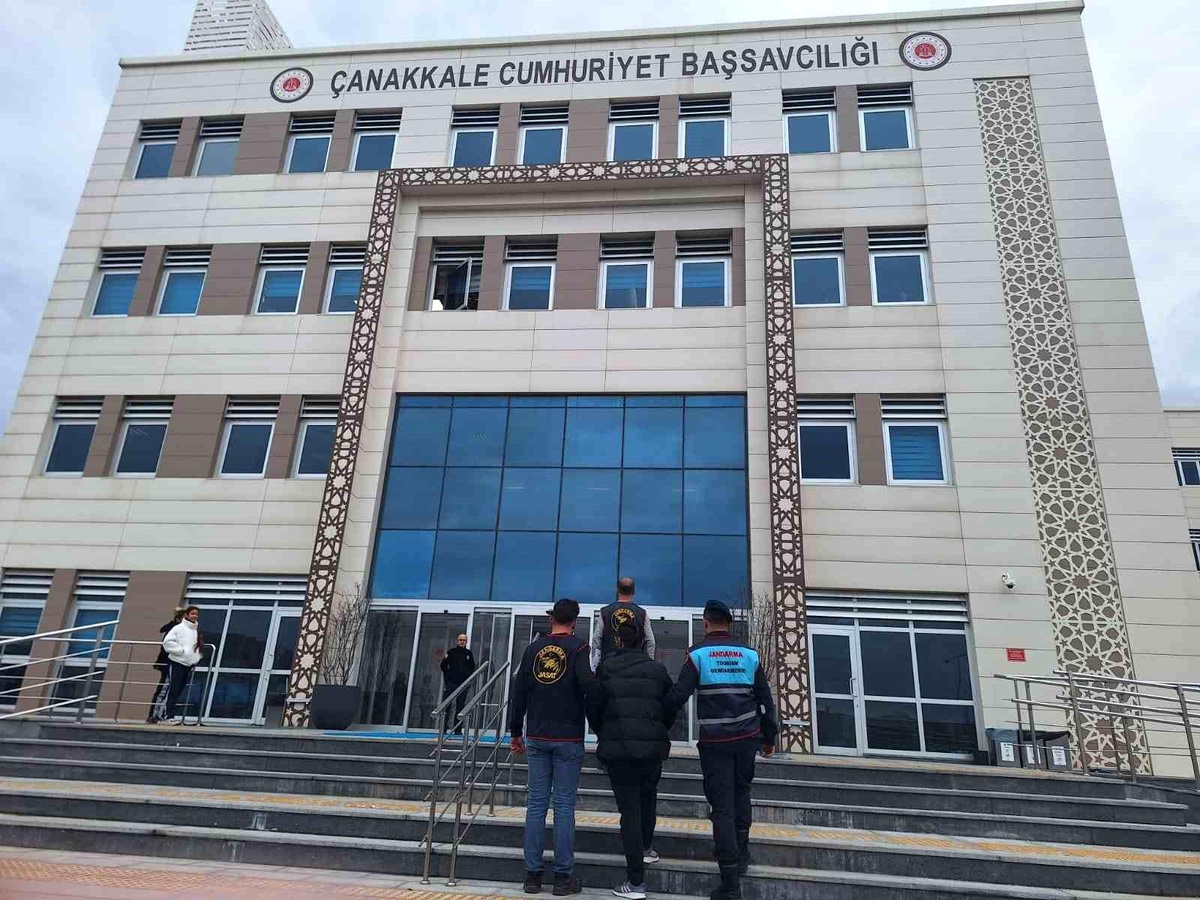 Çanakkale\'de hırsızlık ve cinayet suçlarından aranan şüpheliler yakalandı