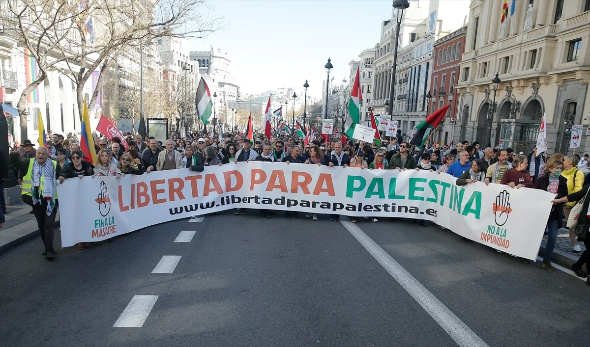 İspanya\'da binlerce kişi Filistin\'e destek için gösteri yaptı