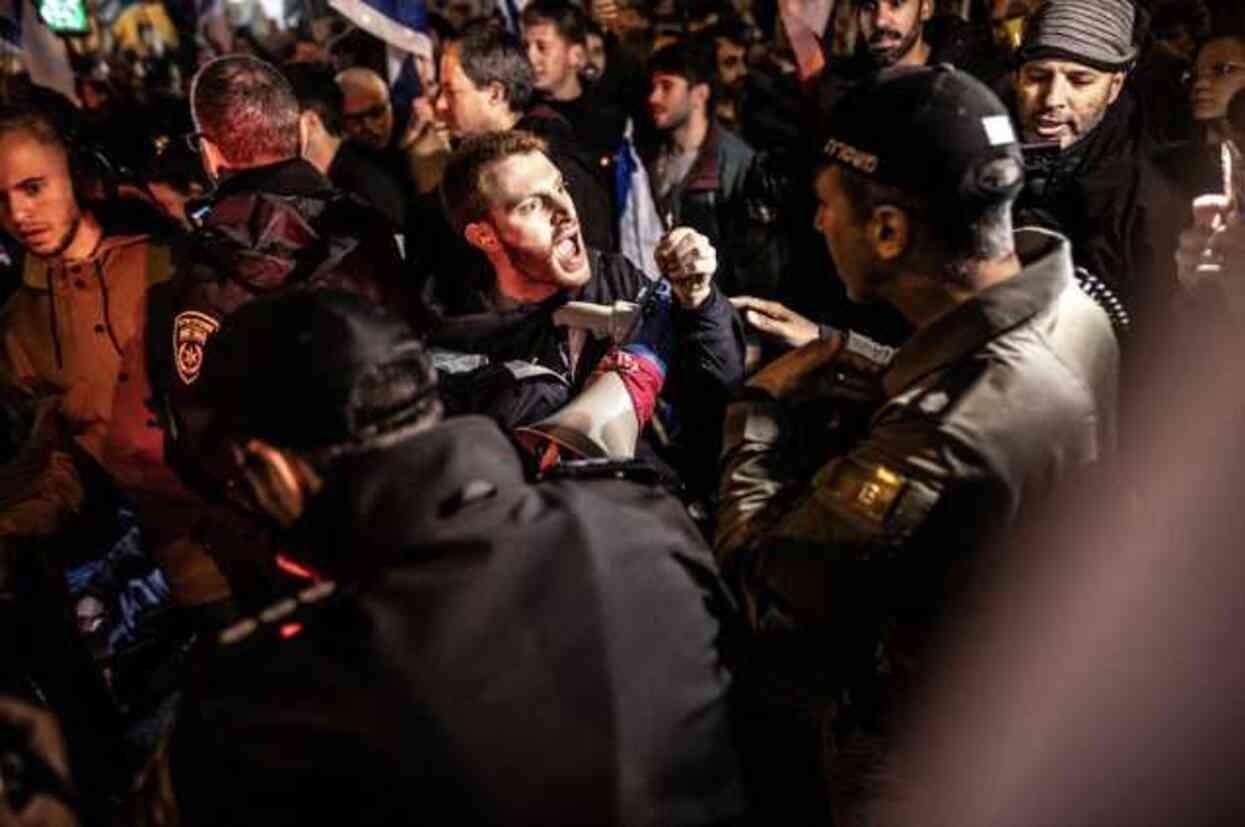 İsrail'de binlerce kişi Netanyahu hükümetini protesto etti