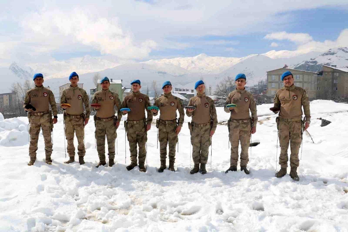 Trabzonlu Reyhan Kahveci\'nin ördüğü bereler Hakkari\'ye ulaştı