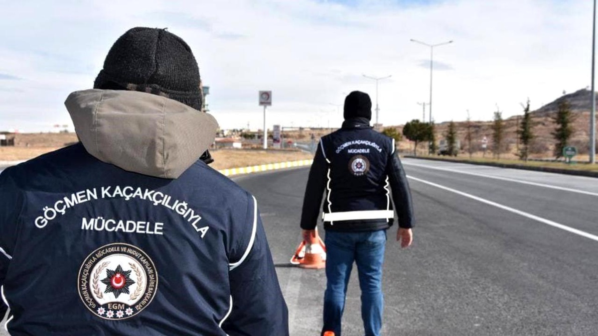 Eskişehir\'de 20 göçmen yakalandı, 2 kişi tutuklandı