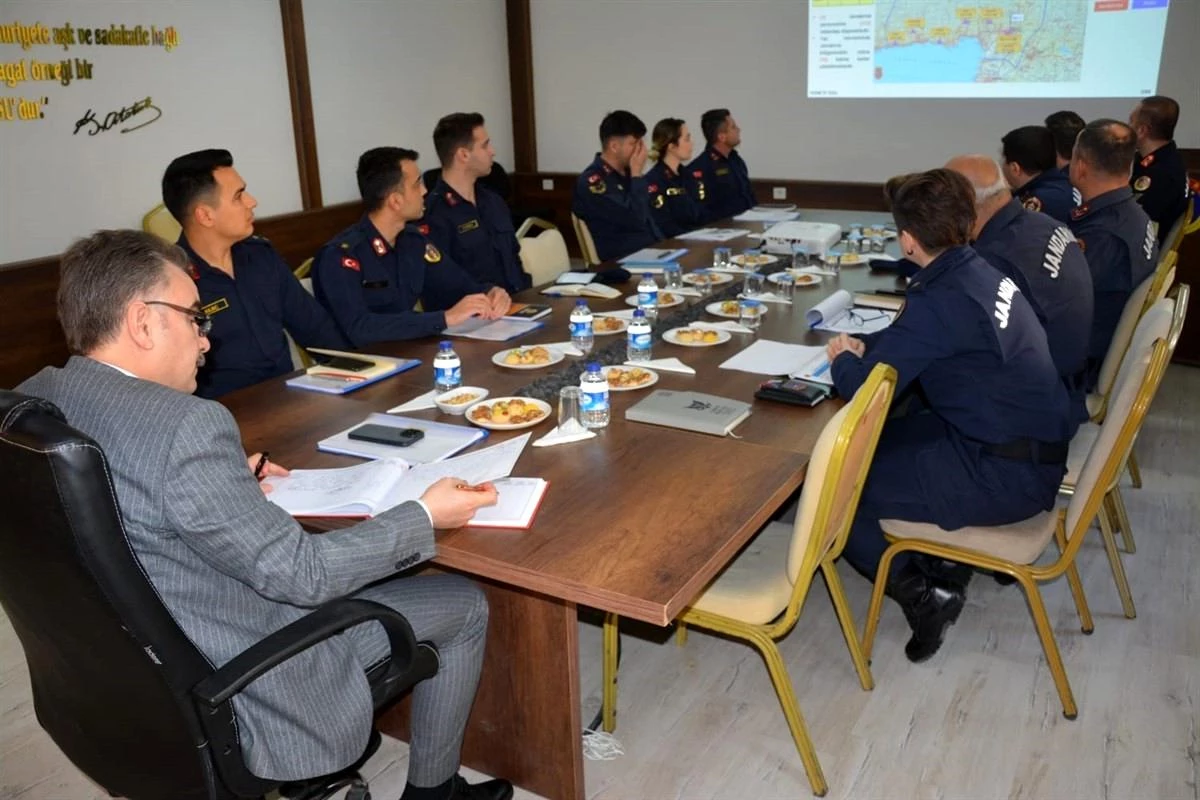 Edremit İlçe Jandarma Komutanlığı Asayiş Değerlendirme Toplantısı Gerçekleştirildi