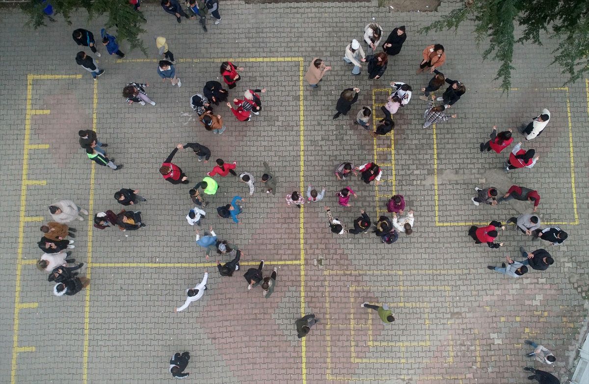 Kırklareli Üniversitesi öğrencileri köy okullarında faaliyetler düzenliyor