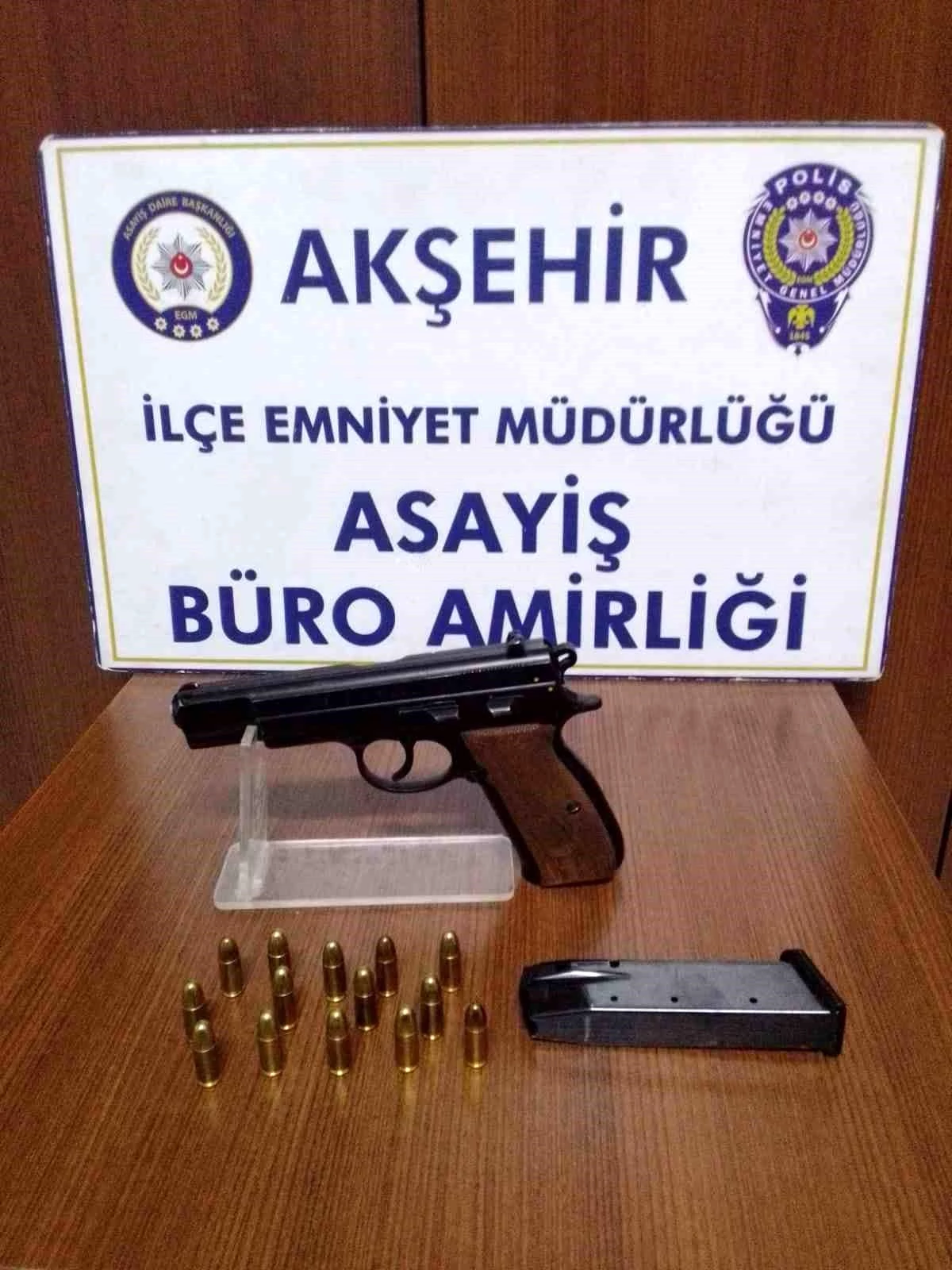 Konya\'da durdurulan araçta av tüfeği ve şahsın üstünde tabanca ele geçirildi