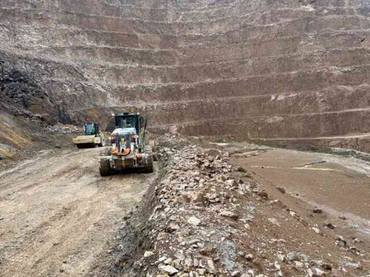 Maden ocağında 9 işçiyi arama çalışmaları sürerken, taşeron şirketten skandal çağrı: Eksiksiz herkes işe gelecek Maden ocağında 9 işçiyi arama çalışmaları sürerken, taşeron şirketten skandal çağrı: Eksiksiz herkes işe gelecek