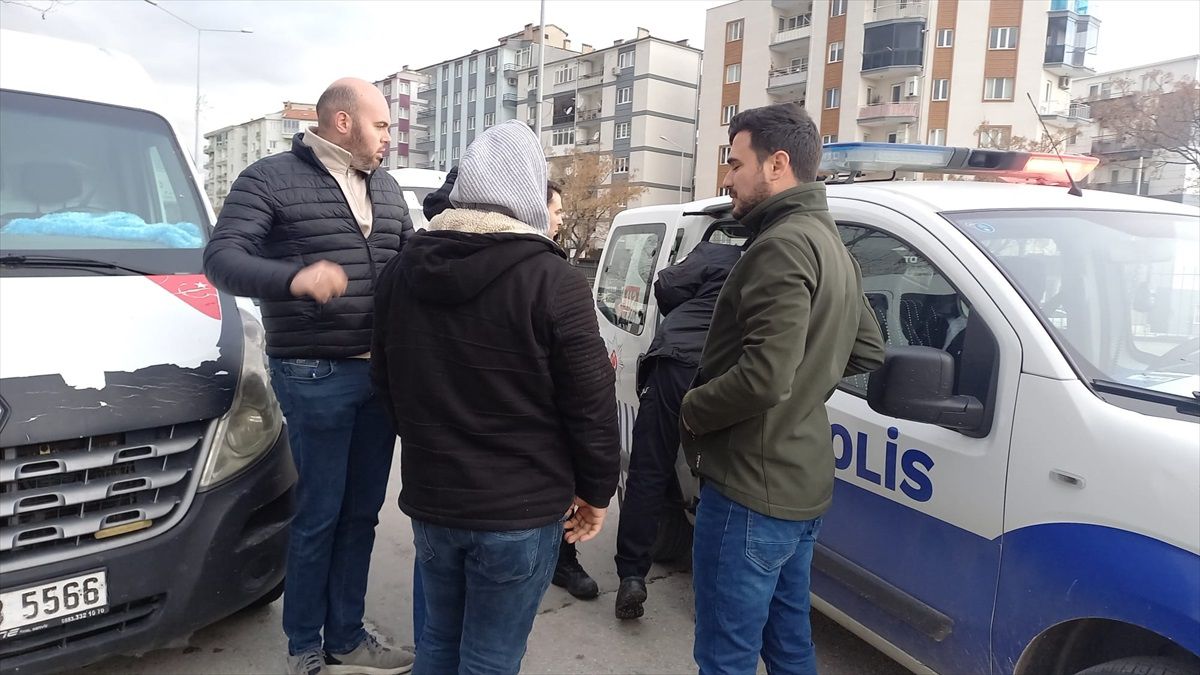 Manisa\'da askerlik bahanesiyle para toplayan 2 kişi yakalandı