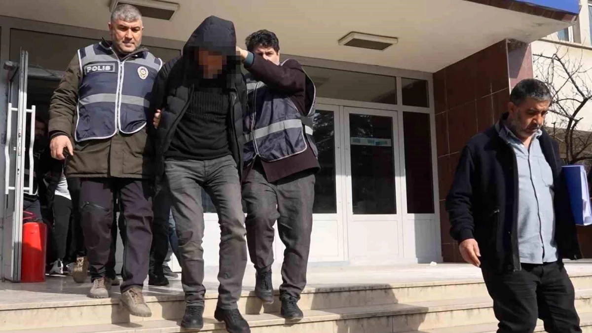 Kırıkkale\'de silah tehdidiyle kuyumcu kuryesinin altın ve para dolu çantayı çalan gaspçılar tutuklandı
