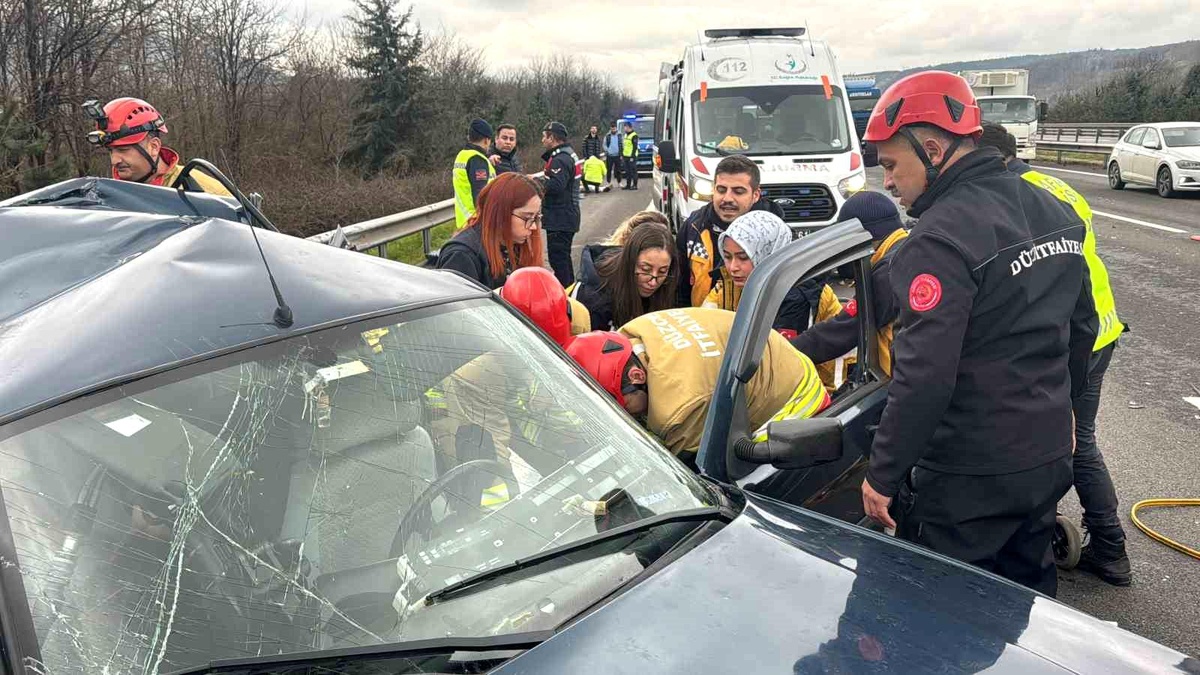 Anadolu Otoyolu Düzce Geçişinde Meydana Gelen Kazada 1 Kişi Hayatını Kaybetti