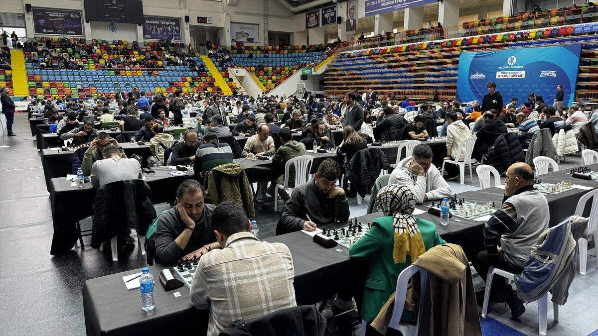 Selçuklu Belediyesi Satranç Turnuvası\'nda 400 sporcu ter döküyor