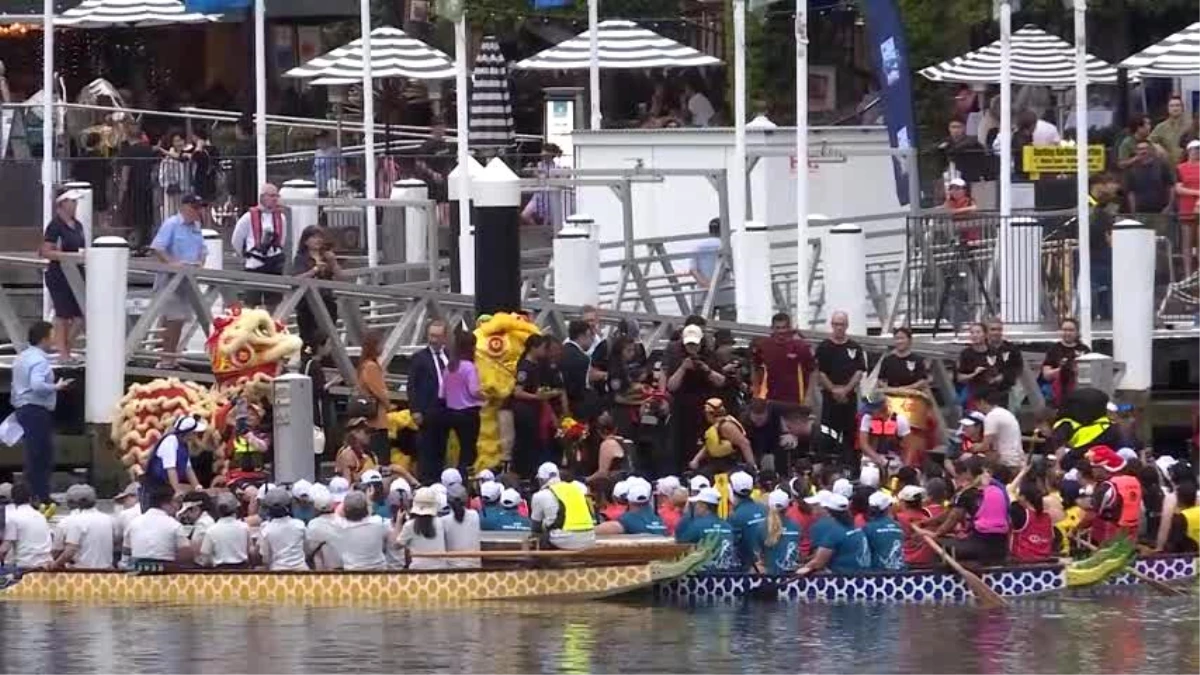 Sidney Yeni Yıl Ejderha Teknesi Yarışı Başladı