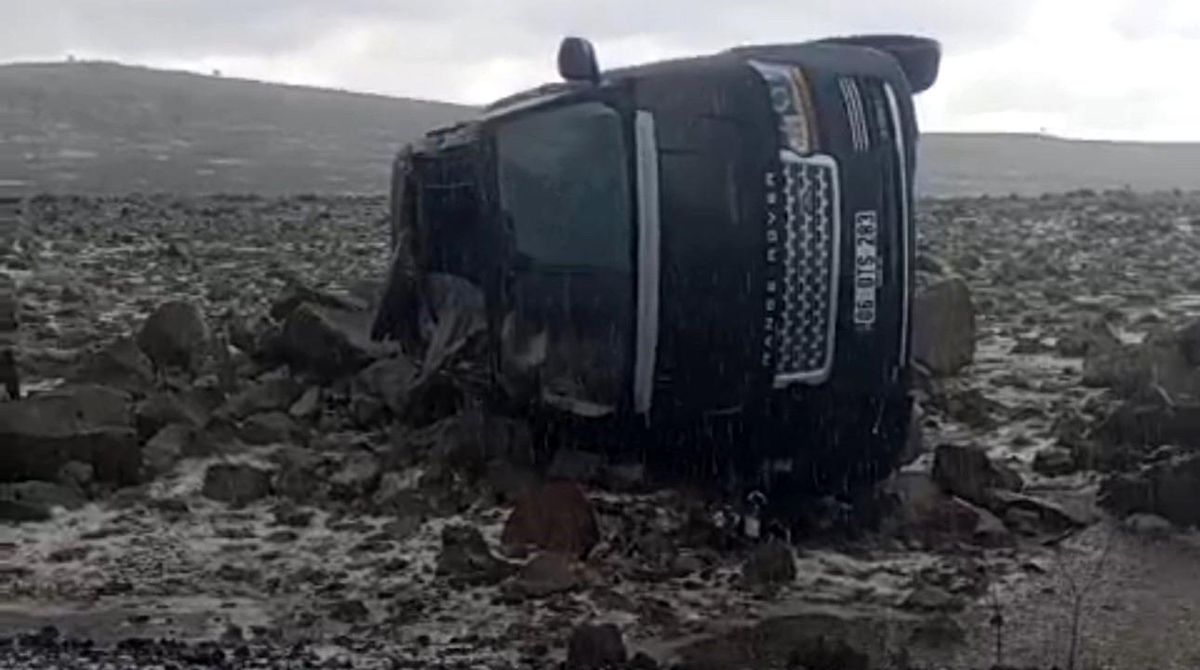 Şanlıurfa\'nın Siverek ilçesinde dolu yağışı kazalara neden oldu