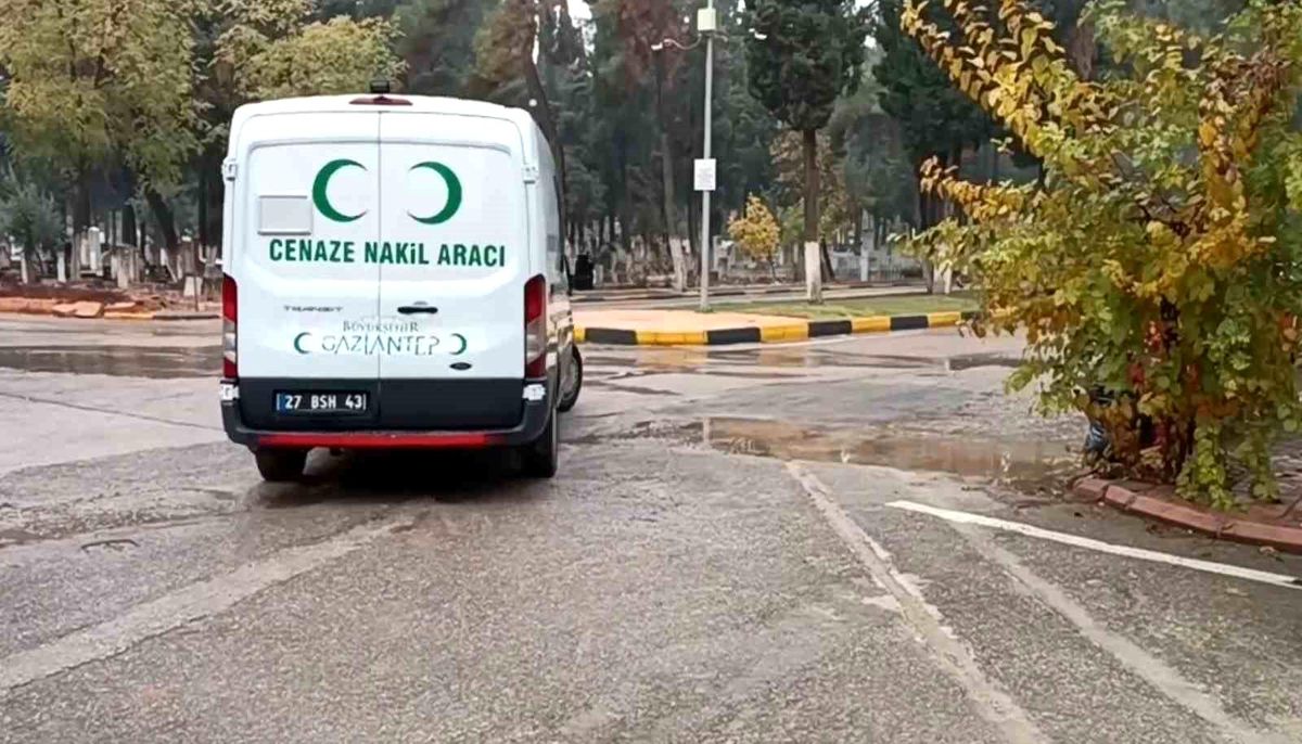 Gaziantep\'te silahlı saldırı sonucu hayatını kaybeden 4 çocuk babasının cenazesi teslim edildi