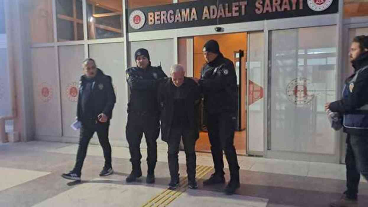Suçüstü yakalanan 73 yaşındaki torbacı tutuklanarak cezaevine gönderildi Suçüstü yakalanan 73 yaşındaki torbacı tutuklanarak cezaevine gönderildi
