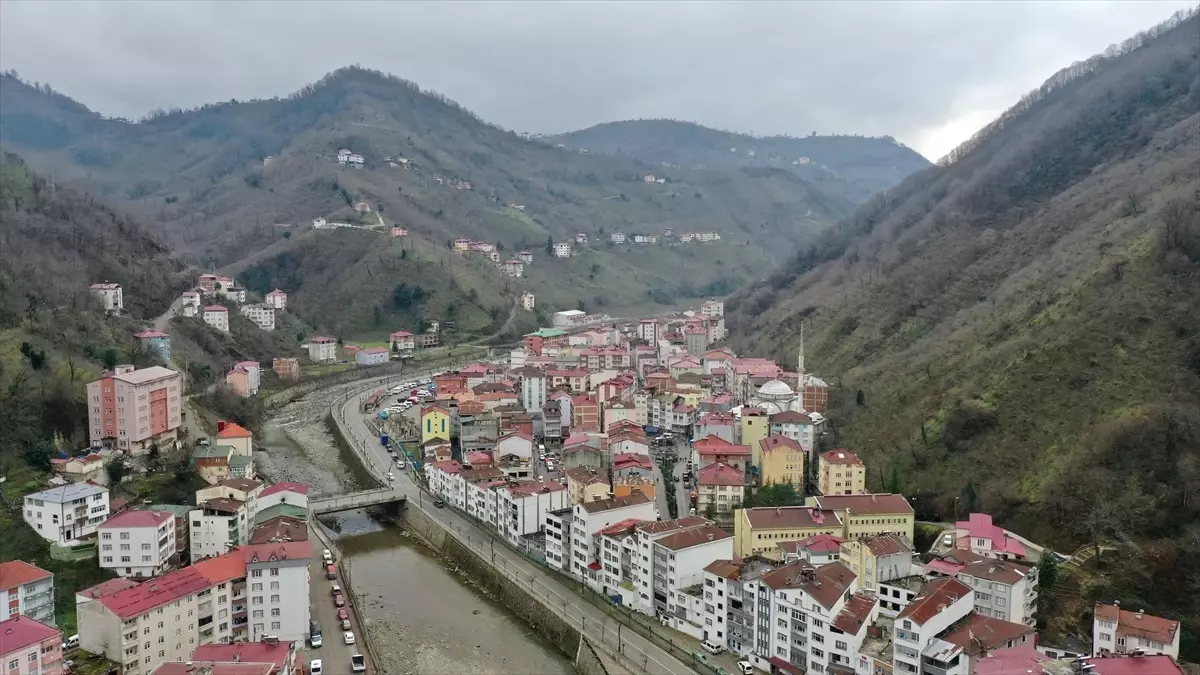 Giresun\'un Yağlıdere ilçesinden ABD\'ye göç eden ilk gurbetçiye anıt