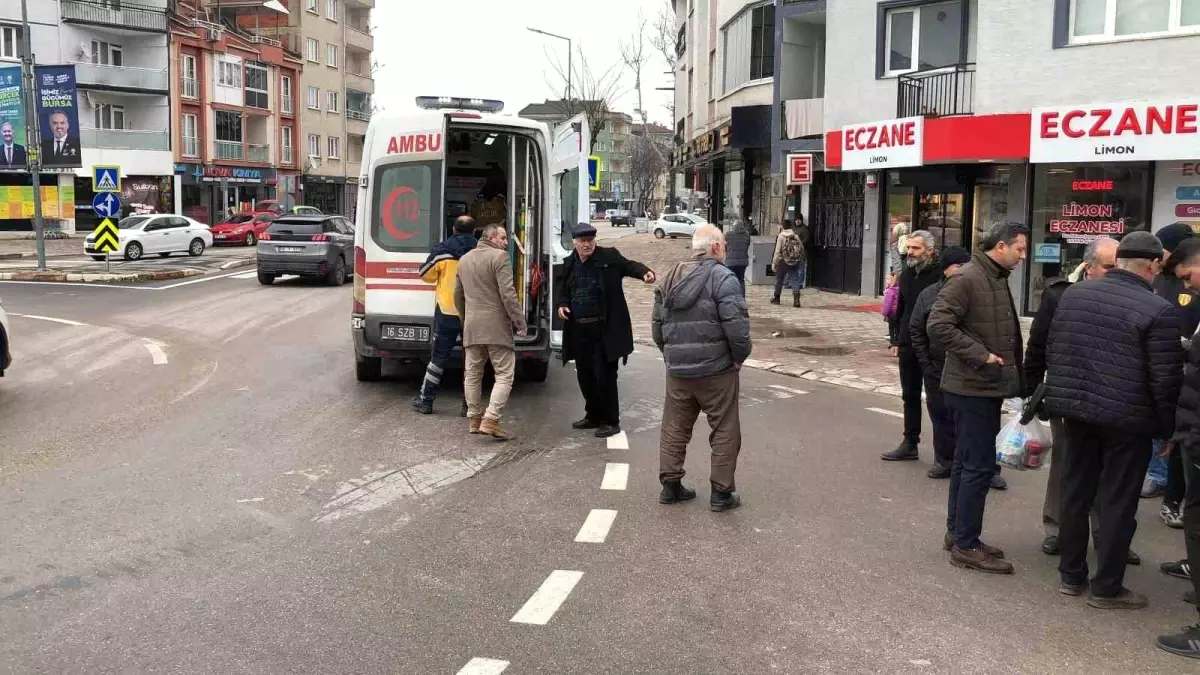 İnegöl\'de Yaya Geçidinde Kaza: Kadın Yaralandı