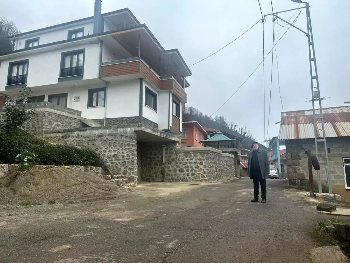 Ardeşen köyünde muhtar adayı kamyon ve iş makinesi vaad etti