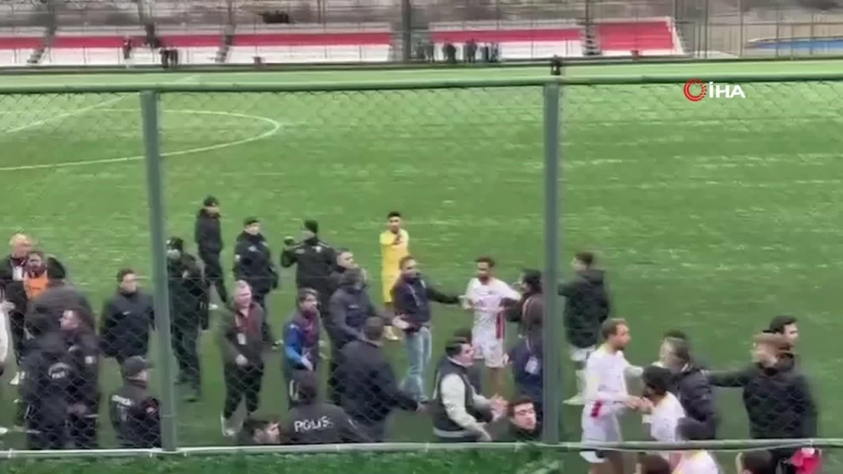 Amatör maçta saha karıştı, kavgayı polis ekipleri ayırdı