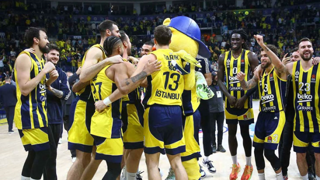 Anadolu Efes'i 80-67 mağlup eden Fenerbahçe Beko, Türkiye Kupası şampiyonu oldu