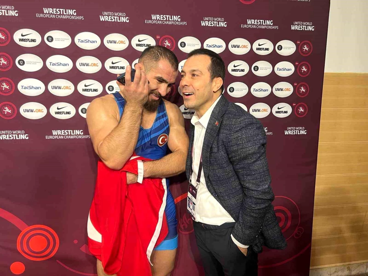 Gençlik ve Spor Bakanı Osman Aşkın Bak, Avrupa Güreş Şampiyonası\'nda altın madalya kazanan Feyzullah Aktürk\'ü tebrik etti