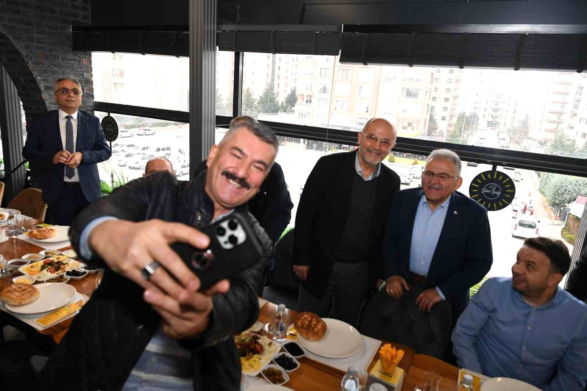 Kayseri Büyükşehir Belediye Başkanı Sivaslılarla Buluştu