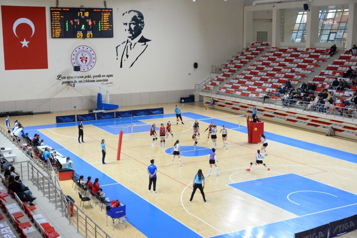 Bozüyük Belediyesi Voleybol Takımı çeyrek finalde galip geldi