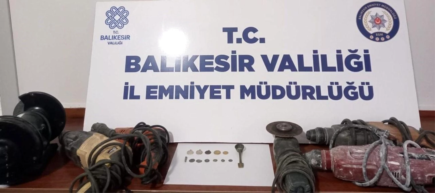 Bandırma\'da Otodan Hırsızlık Yapan Zanlı Tutuklandı, Tarihi Eserler Ele Geçirildi