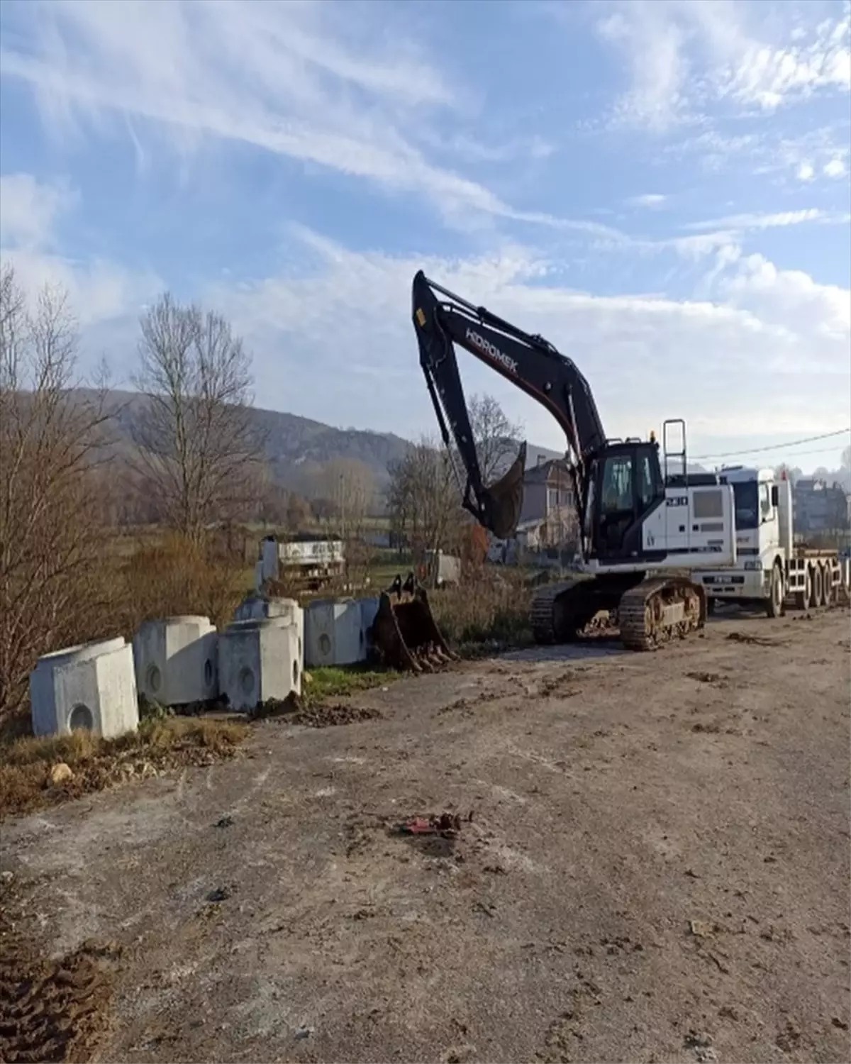 Demirköy Belediyesi Yol Yapım Çalışmalarına Devam Ediyor