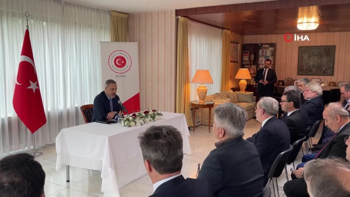 Dışişleri Bakanı Fidan, Almanya\'da Türk vatandaşları ve STK temsilcileri ile bir araya geldi