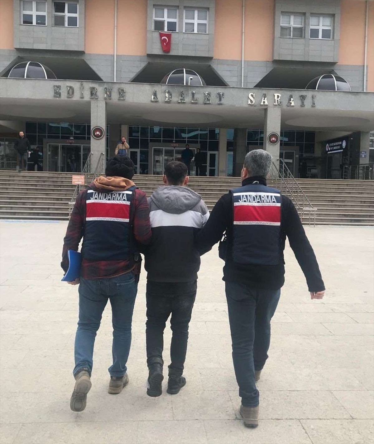 Edirne\'de yurt dışına kaçma teşebbüsünde bulunan terör örgütü PKK mensubu 2 zanlı yakalandı