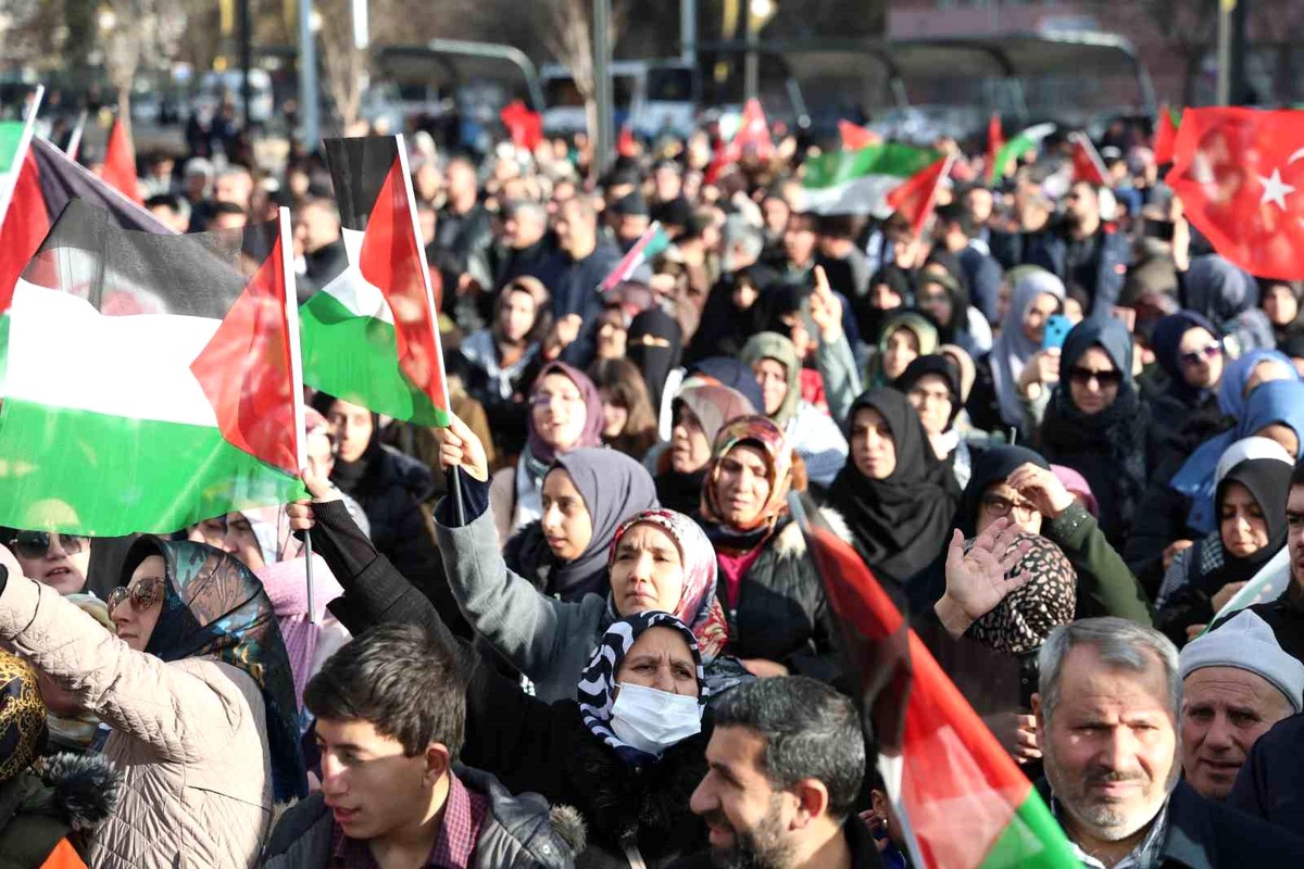 Elazığ\'da STK\'lar tarafından Filistin\'e destek yürüyüşü düzenlendi