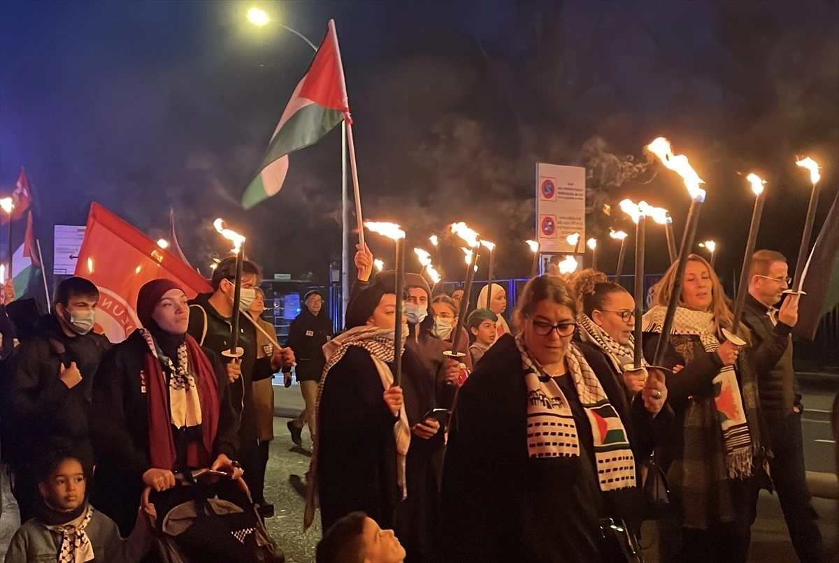 Fransa\'da Filistin Yanlıları Carrefour\'u Protesto Etti