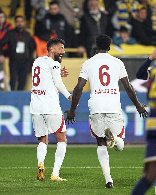 İzleyenler 'Yok artık' diyor! Galatasaray'dan 2 dakikada 2 gol