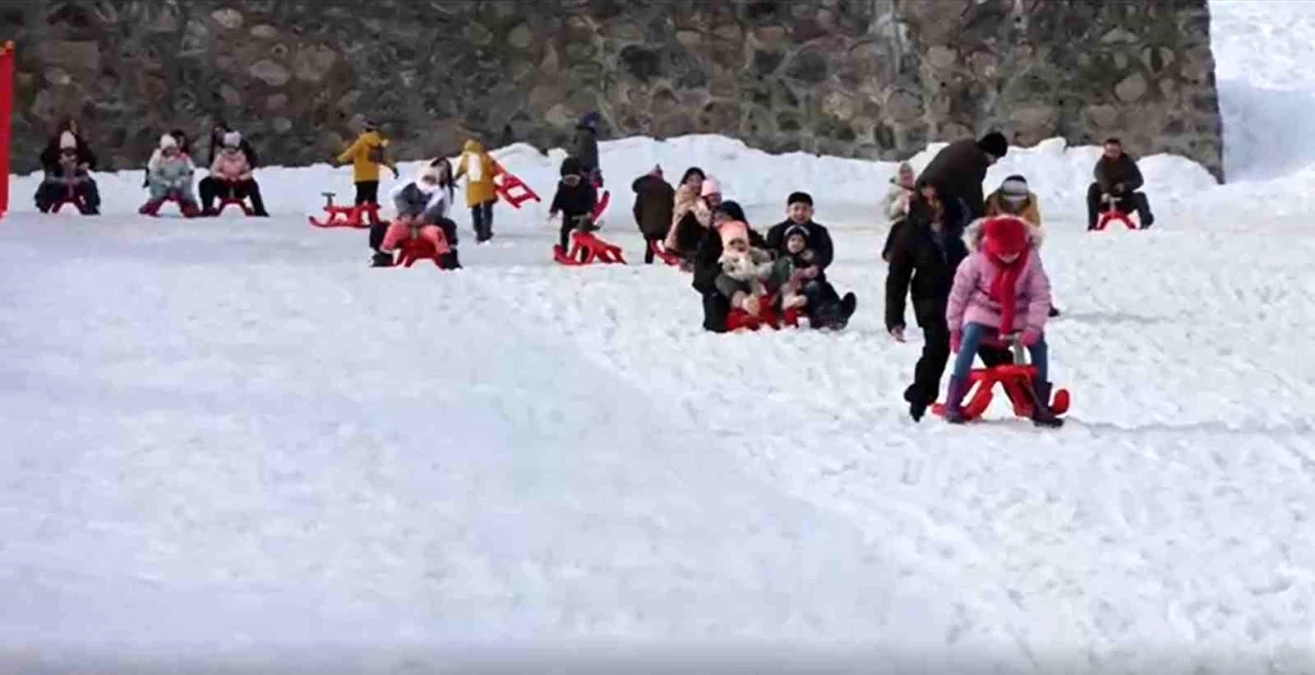 Erzurum\'da korunma ve bakım altındaki çocuklar Palandöken\'de eğlendi