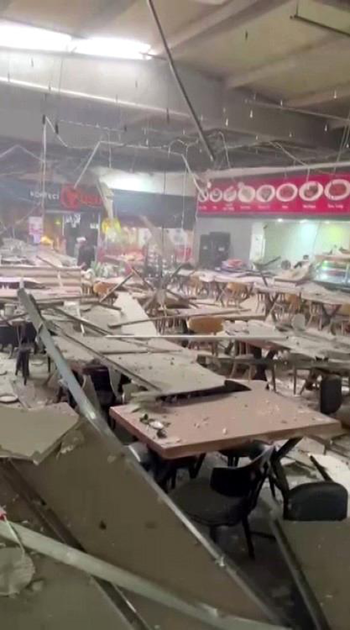 Afyonkarahisar\'da Köfteci Yusuf Restoranında Tavan Çökmesi: 11 Yaralı