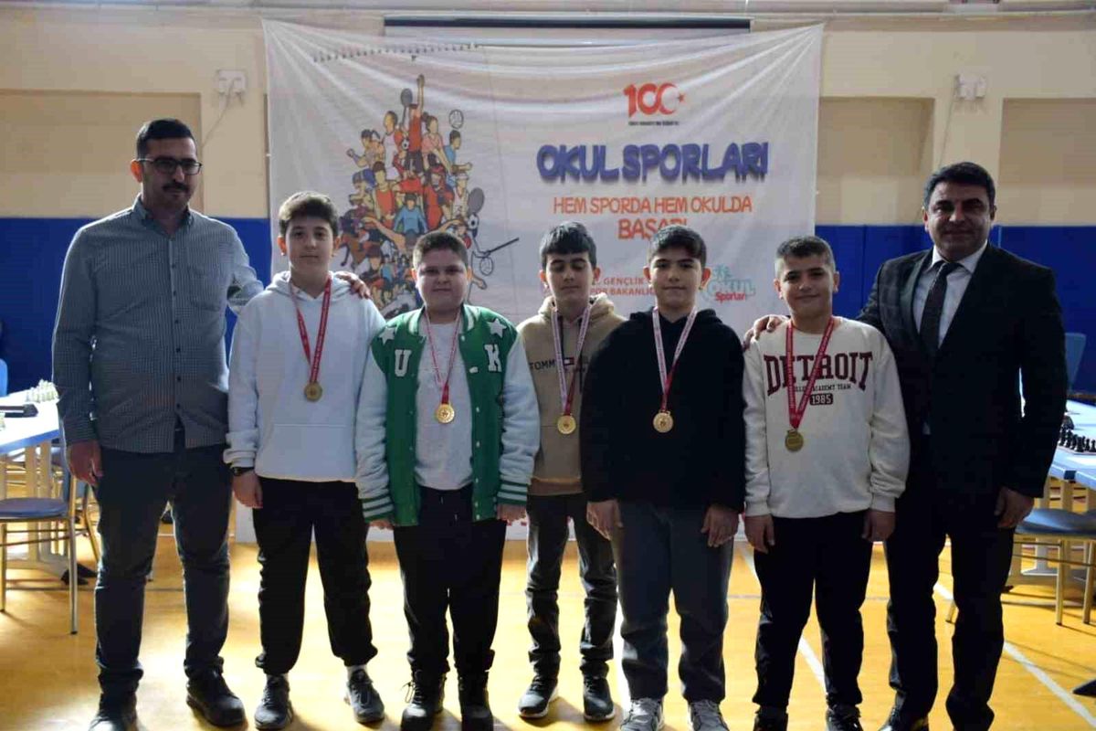 Bilecik\'te Okul Spor Faaliyetleri kapsamında Küçükler Satranç Müsabakalarının şampiyonları belirlendi
