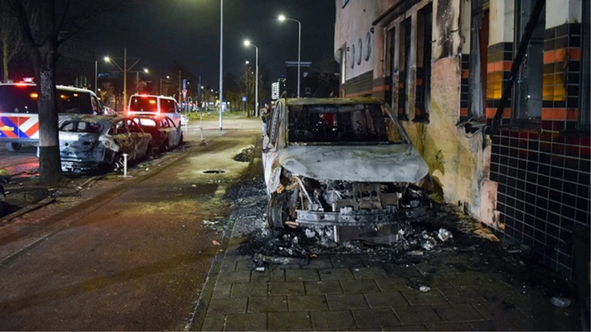 Lahey\'de sığınmacılar ayaklandı, ortalık yangın yerine döndü: 6 polis yaralı