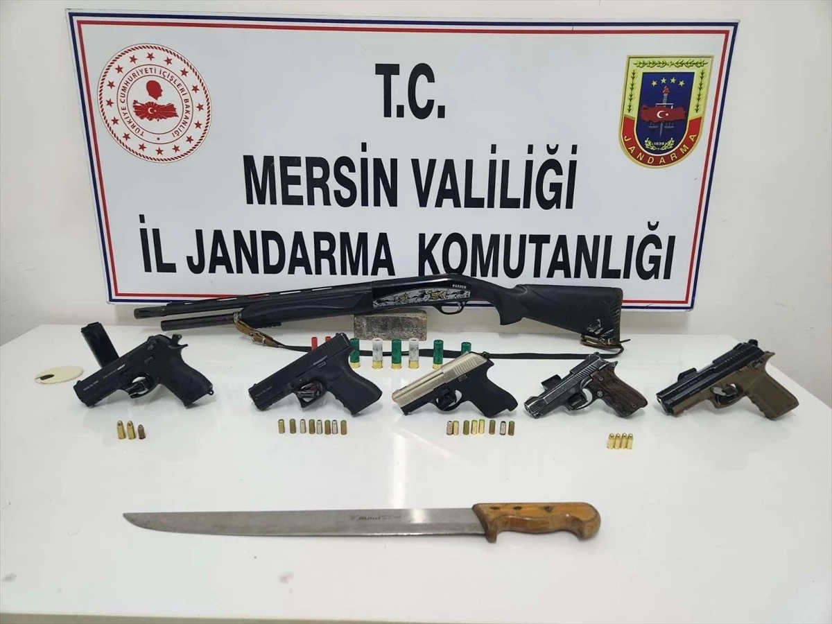Mersin\'de ruhsatsız silah operasyonu: 5 tabanca ve 1 av tüfeği ele geçirildi, 2 şüpheli gözaltına alındı