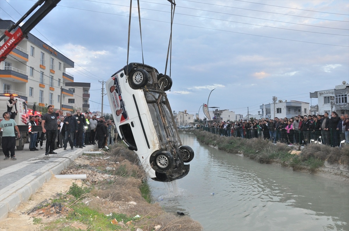 Silifke\'de sulama kanalına devrilen araç sürücüsü hayatını kaybetti
