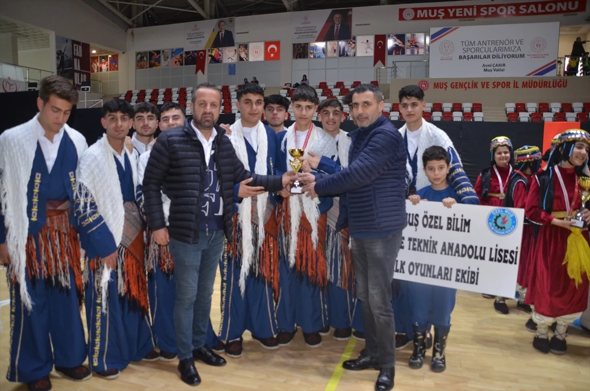 Muş\'ta Okul Sporları ve Kulüplerarası Halk Oyunları Yarışması