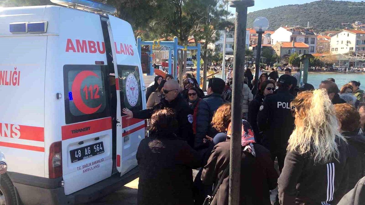 Badem Çiçeği Festivali\'ne giden kadınlar denize düştü