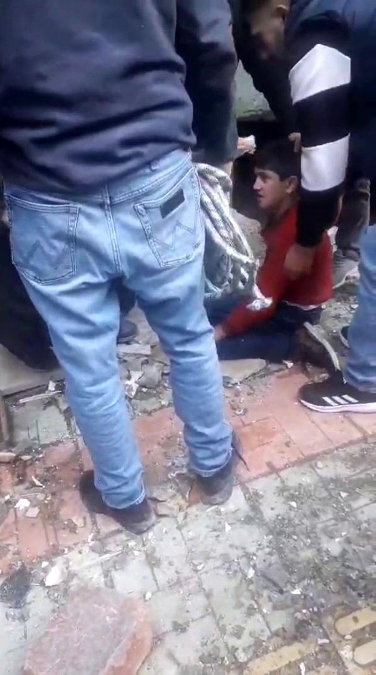 Siirt\'te kentsel dönüşüm çalışması yapılan alanda su kuyusuna düşen çocuk kurtarıldı