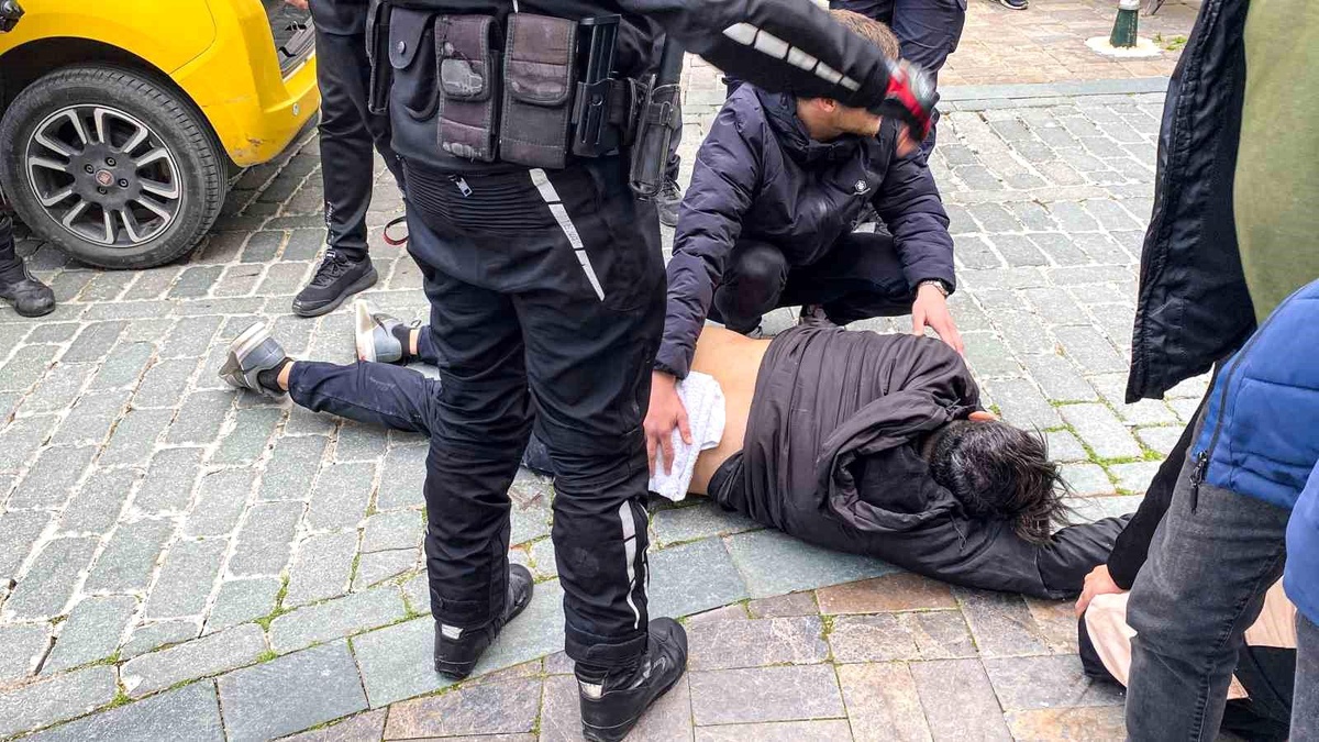 Antalya\'da ticari taksi sürücüsü motosiklet sürücüsünü tabanca ile vurarak yaraladı