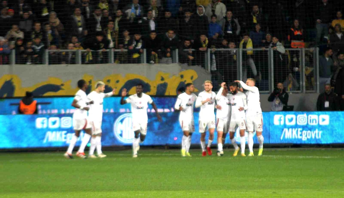 Trendyol Süper Lig: MKE Ankaragücü: 0 Galatasaray: 2 (Maç devam ediyor)