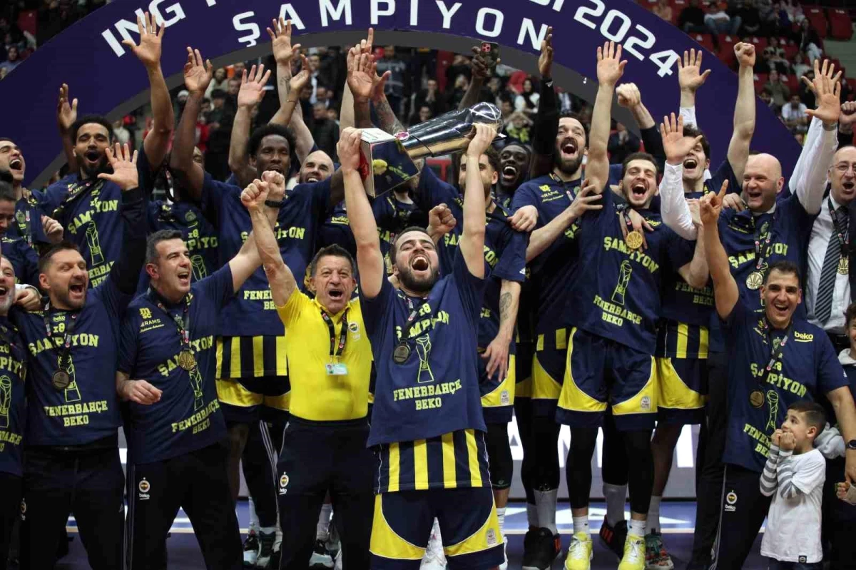 Fenerbahçe Beko\'ya Türkiye Kupası takdim edildi