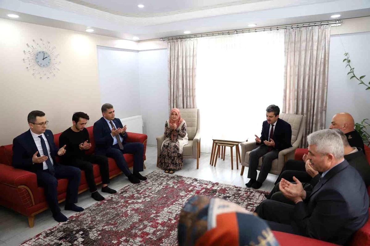 Düzce Valisi Selçuk Aslan Şehit Ailelerini Ziyaret Etti