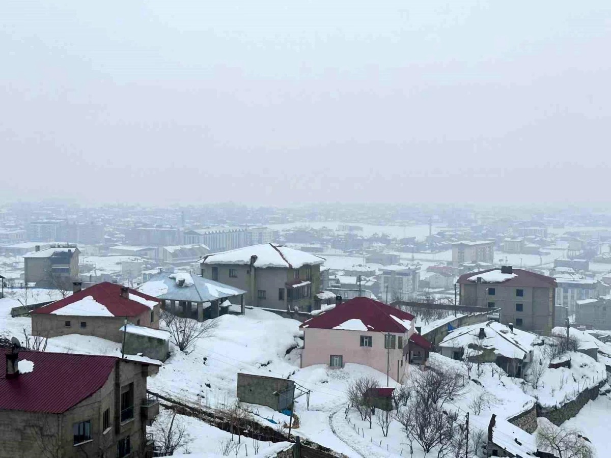 Hakkari\'nin Yüksekova ilçesinde bugün gerçekleşecek uçak seferleri iptal edildi