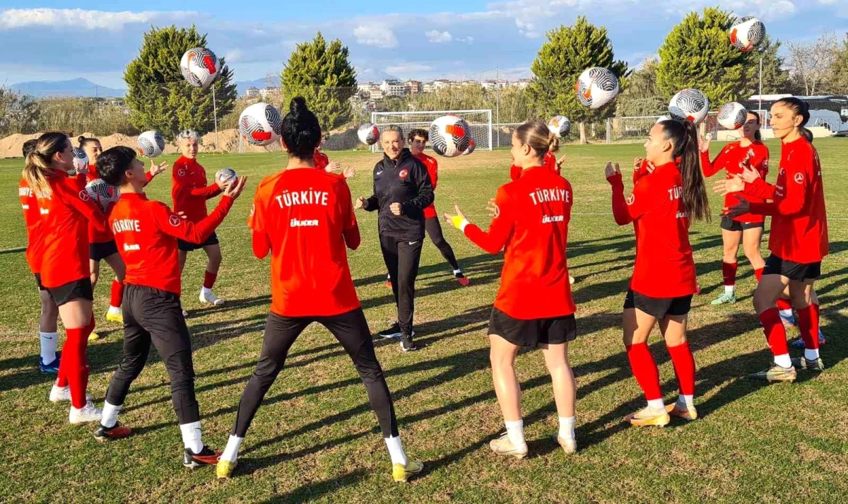 A Milli Kadın Futbol Takımı, Yunanistan ve Romanya ile hazırlık maçlarına hazırlanıyor