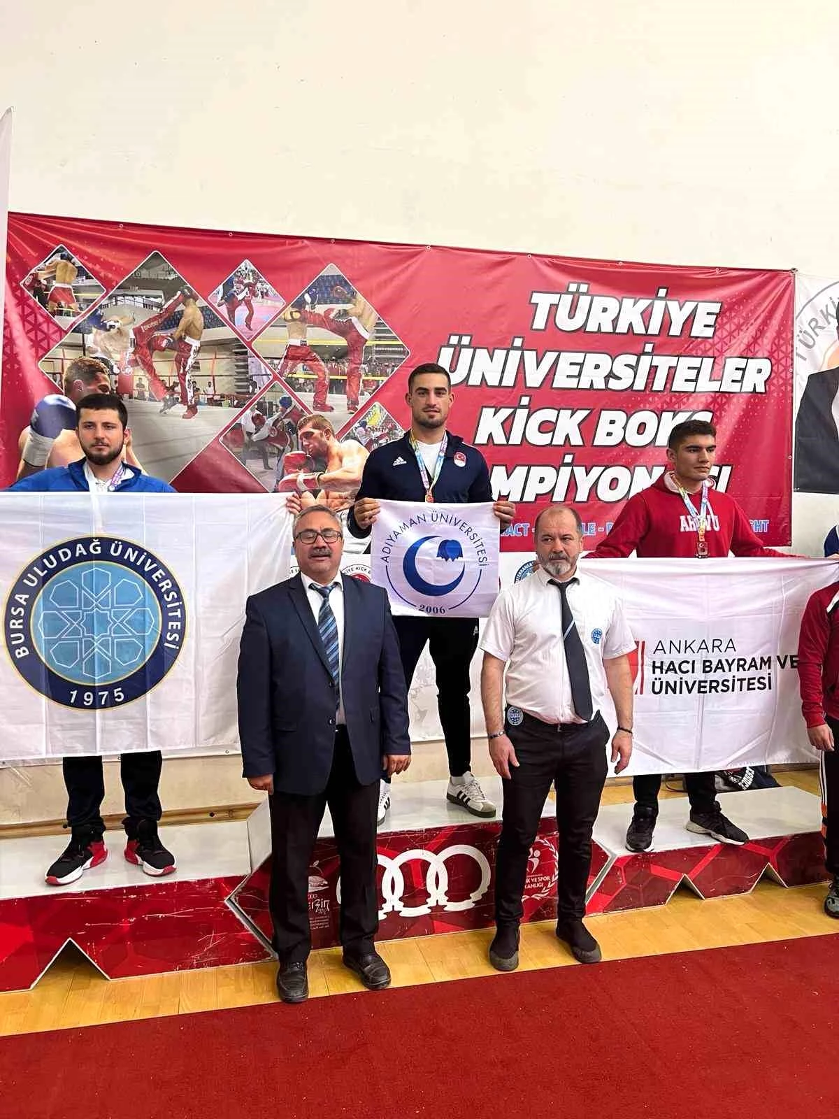 Adıyaman Üniversitesi Öğrencisi Emrah Yaşar Üniversitelerarası Türkiye Kick Boks Şampiyonasında Altın Madalya Kazandı